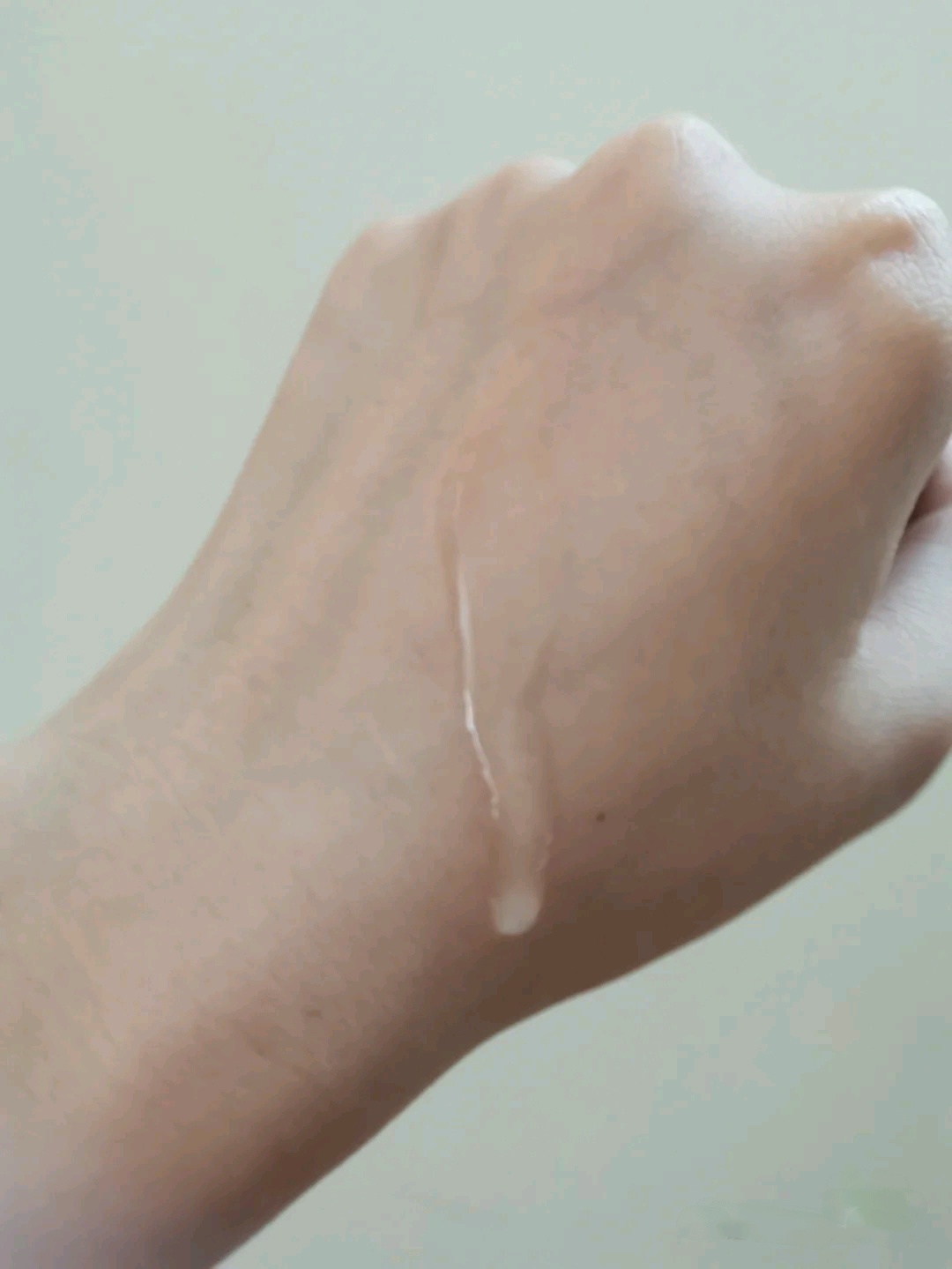 雅诗兰黛和科颜氏淡斑精华哪个好,科颜氏和雅诗兰黛淡斑精华哪个好