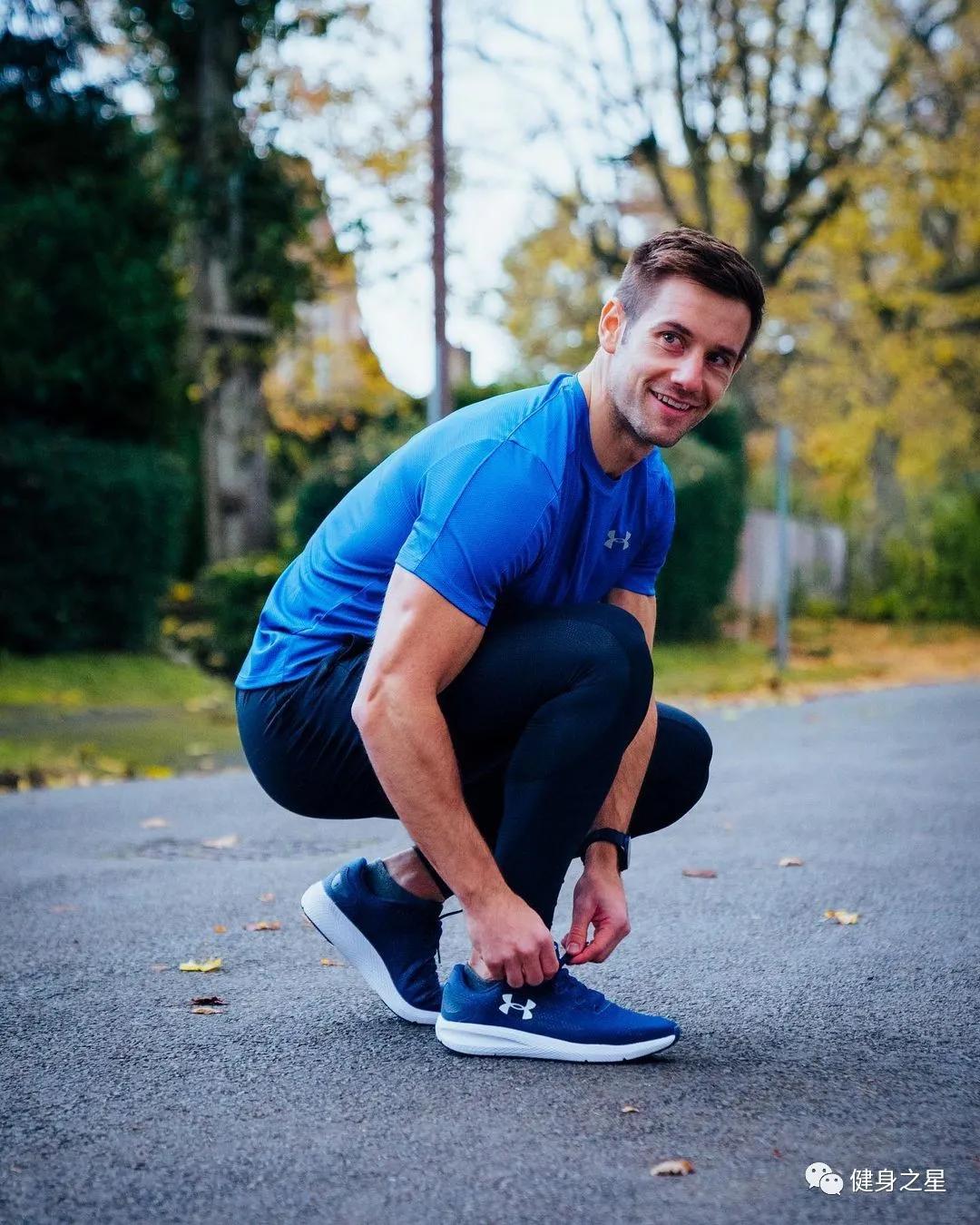 神似top的腹肌男,酷似海王的男模