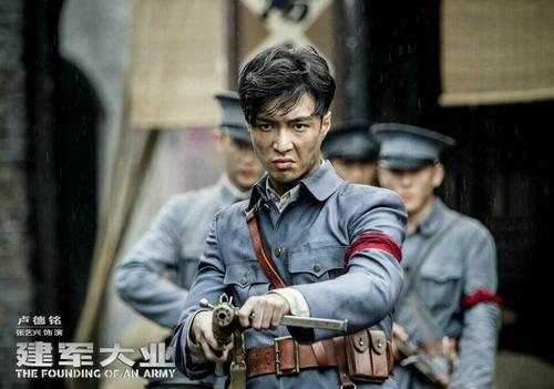 张艺兴颜值巅峰pk鹿晗的颜值巅峰,张艺兴由歌手到演员的跨界