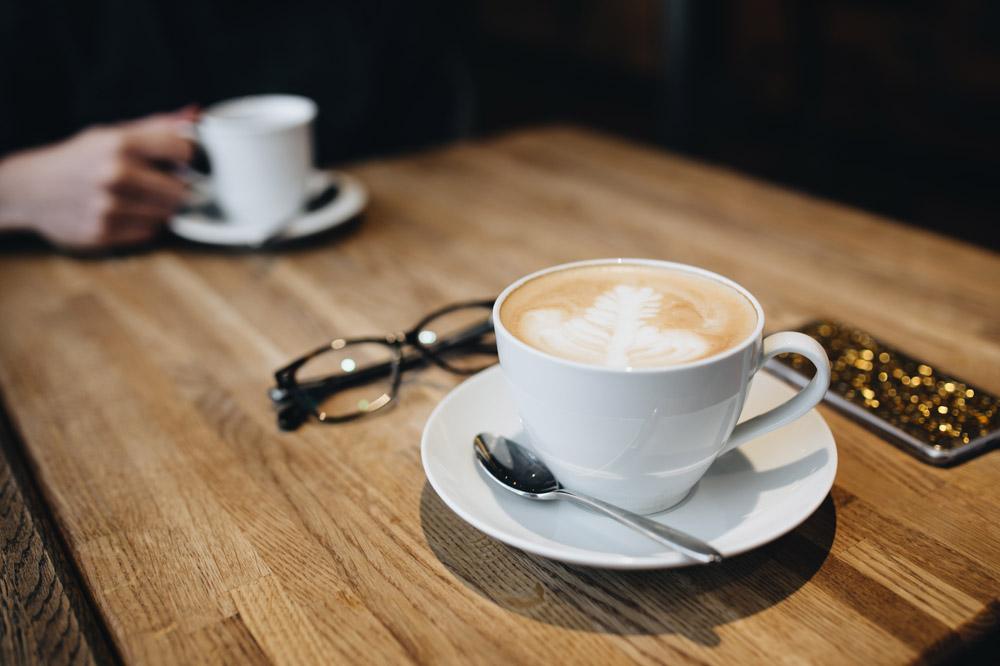 你生而有翼，为何竟愿一生匍匐前行