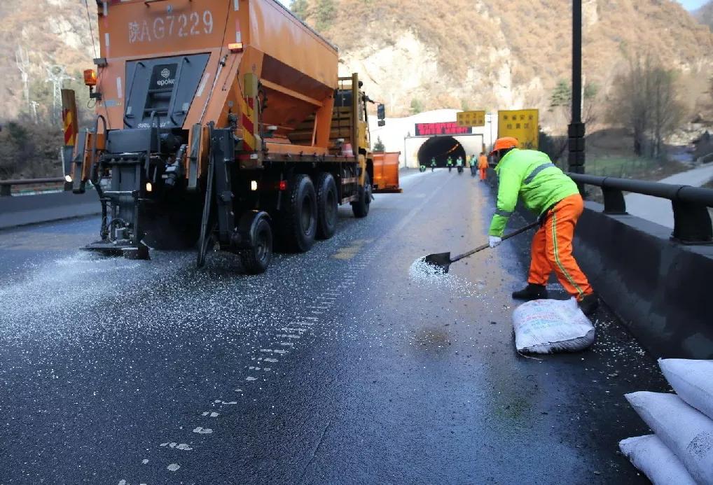 撒盐的路面怎么避免底盘生锈,冬季盐腐蚀车怎么避免