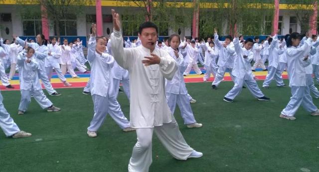 一个阳光明媚的学校,一所风清气正的阳光学校