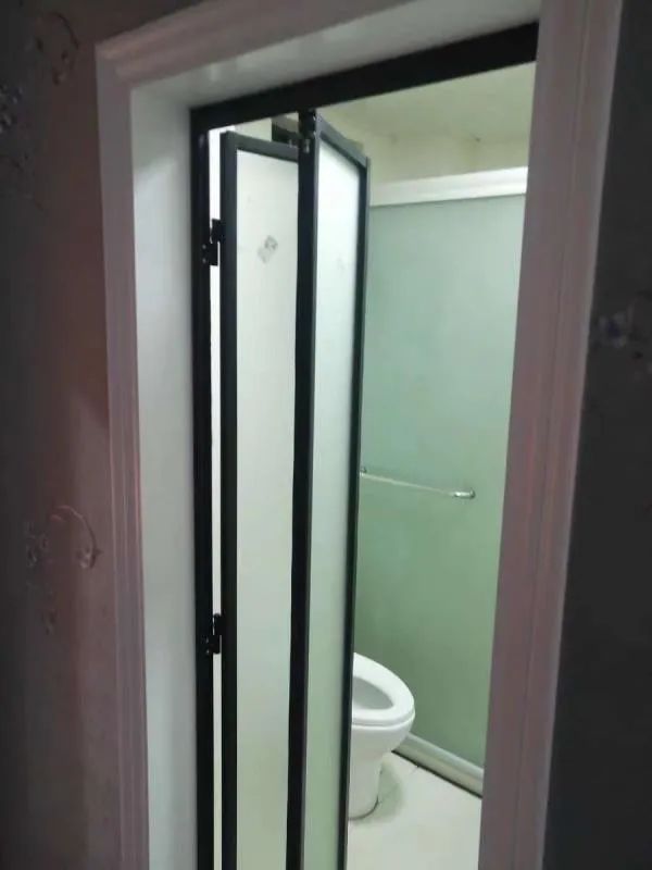 卫生间太小怎么布局长方形,卫生间太小怎么装修比较好看