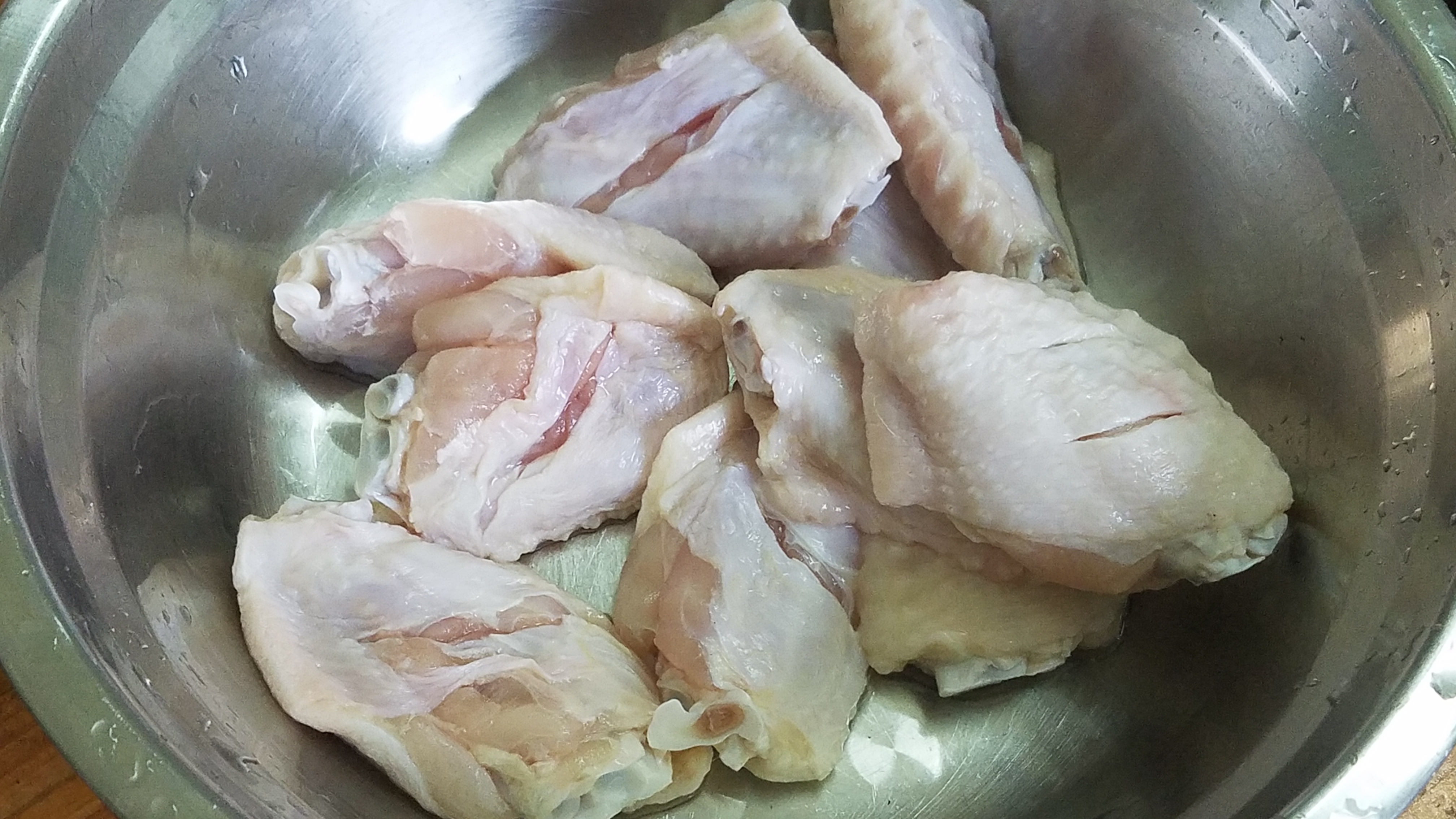 广东正宗盐焗鸡翅成品做法,家常盐焗鸡翅的简单做法