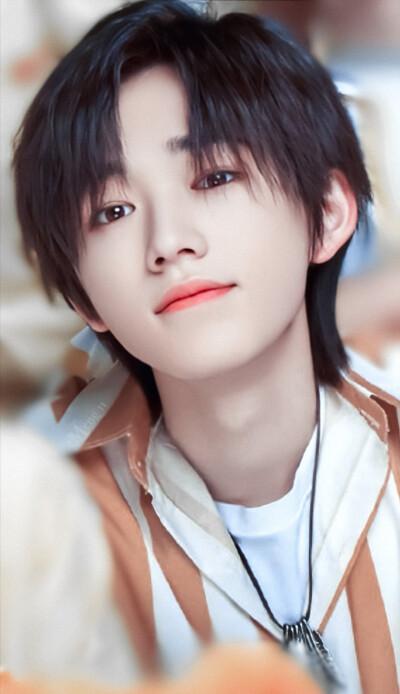 吴彤为啥选宋亚轩去王牌,宋亚轩被华晨宇粉丝撞了