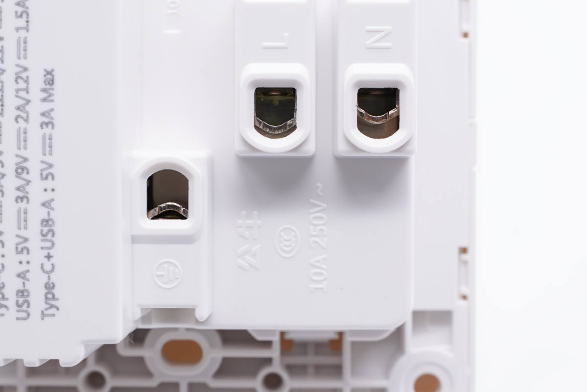 公牛快充多功能插座怎么样,插座一哥最新上市消息