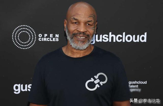 疫情期间，拳王泰森憋得太闷了，在家中展示过人的拳击技巧！