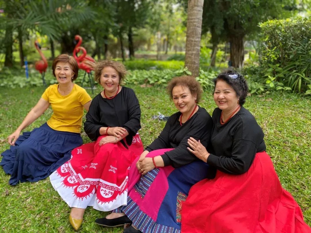 *疆新**欢喜老年公寓创始人热孜亚：她用爱为老人心中照进一束光