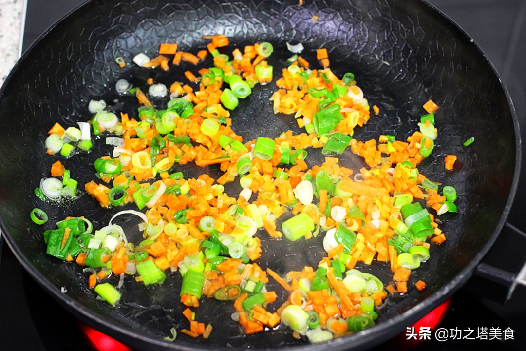 看不见鸡蛋的菜,蛋炒饭不放酱油做法