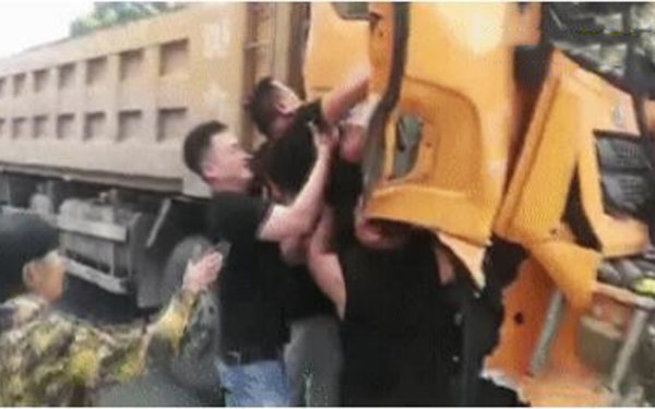 你站出来的样子足以温暖全世界，2020年卡车司机感动瞬间回顾