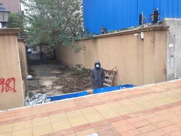 城市出行难停车难的解决办法,郑州一小区修路