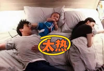 宝宝睡觉总踢被子怎么办,夏天宝宝晚上睡觉总踢被子怎么办