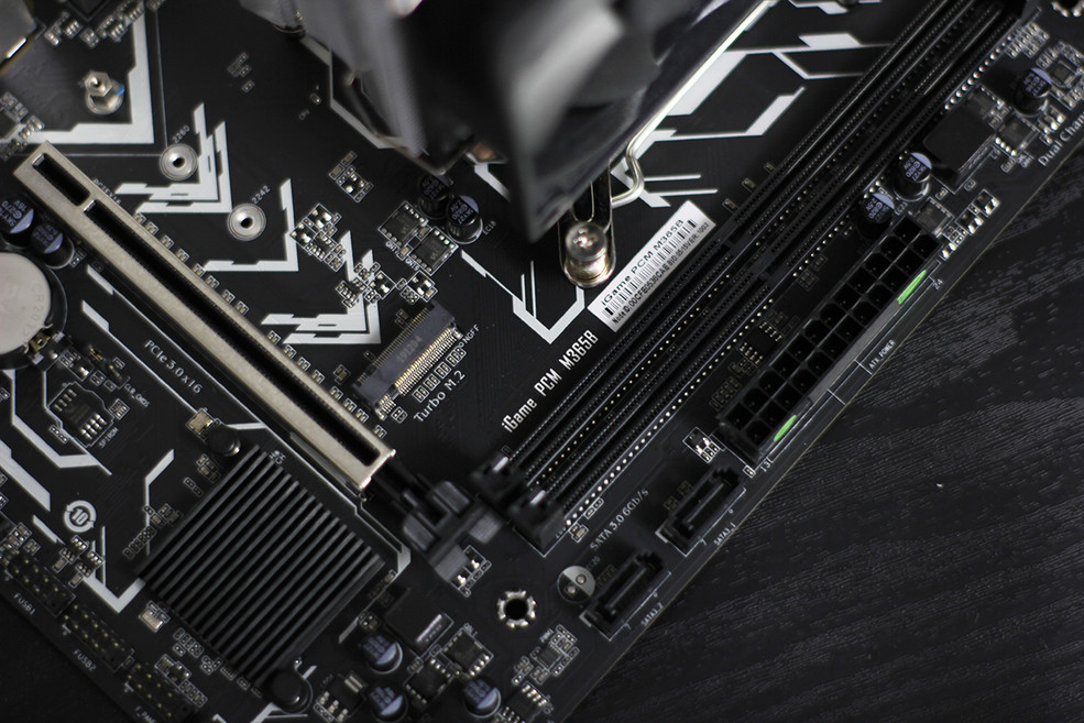 电竞新势力的显示器,七彩虹igame系列主机