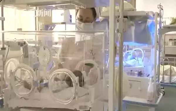 孩子出生一年才发现没屁股,男婴出生12小时发现无肛