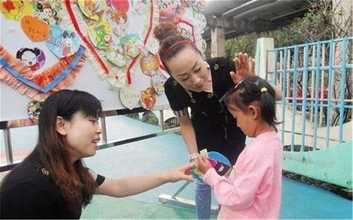 幼儿园老师给家长告状拍视频,幼儿园老师发照片家长找茬