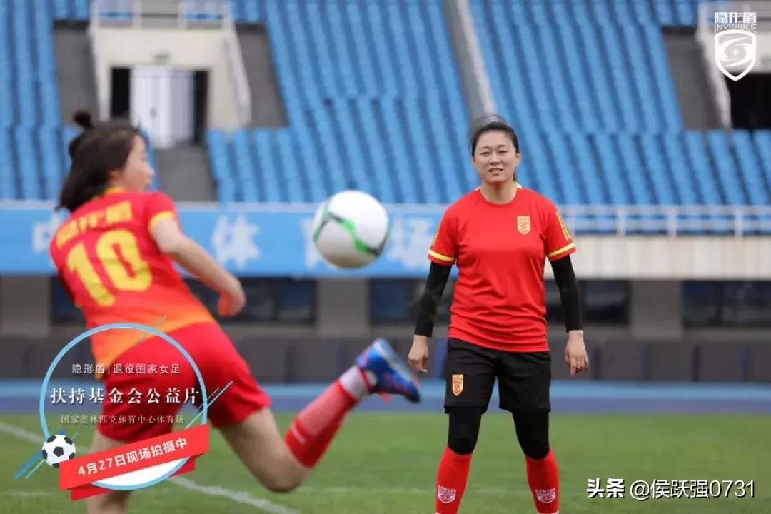 别忘了，曾经的你也饱含热泪为她们高歌铿锵玫瑰……