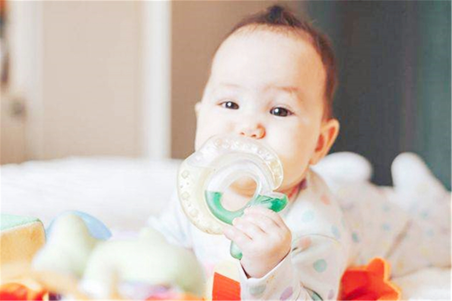 六个多月大的宝宝发烧怎么办,为什么宝宝会突然发烧没有症状