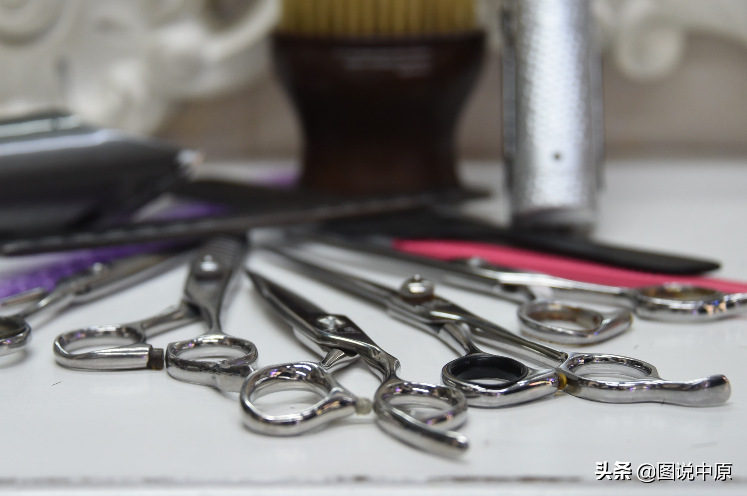 做美发赌博输光欠债如何翻身,我是一名美发师视频