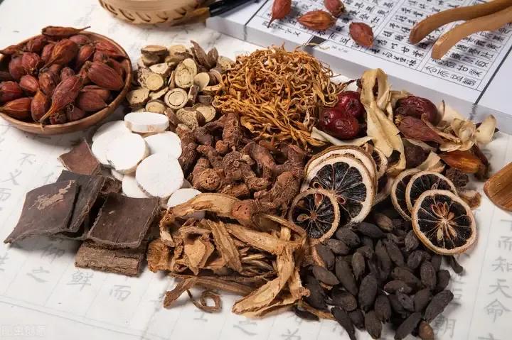 夜晚发热中医治疗,中医治疗不明原因反复发热