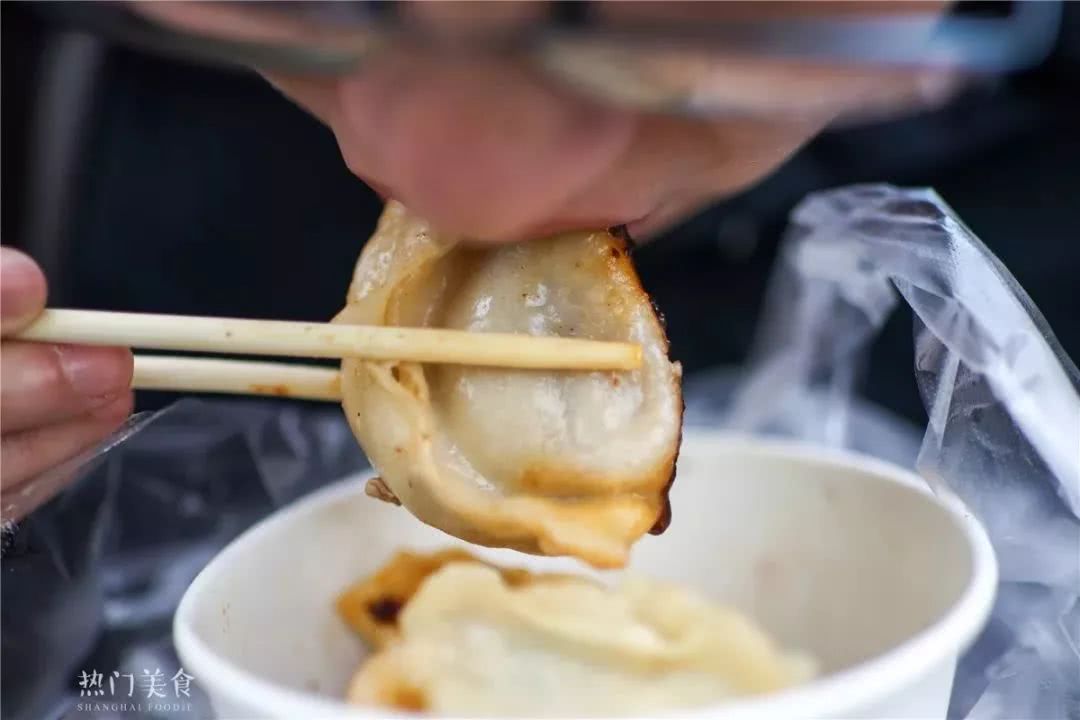 早餐界的排队王----乔馋锅贴，1.2一个居然年赚200多万元