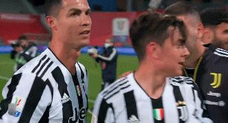 生涯第34冠+大满贯！C罗霸气竖3根手指飞吻告别？