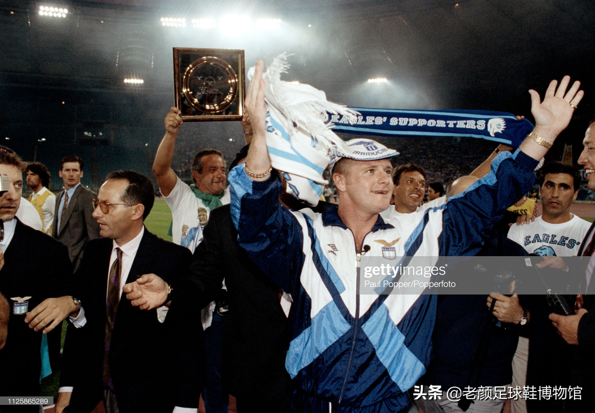 破产酒鬼的球鞋拍卖值6万，加图索的恩人名字成为香港路名