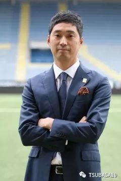 贩卖过黄片，指导过咪蒙，他帮助日本足球进军欧洲的中心