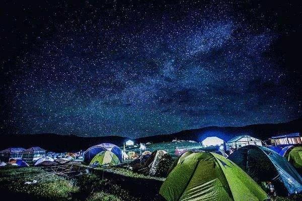 天凉好个秋出游,周末露营看日出云海