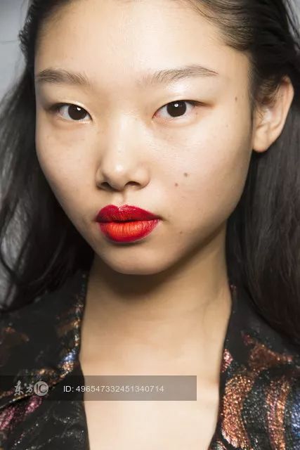 EIGSHOW丨鞠婧祎、李艺彤的仙女春夏妆容能让你美出新高度！