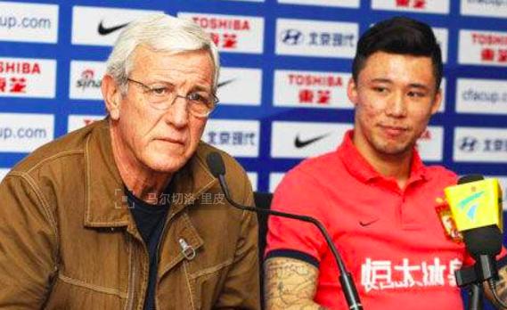 国足队长第1次爆料，世界杯冠军里皮辞职有先兆，3次踢坏恒大之门