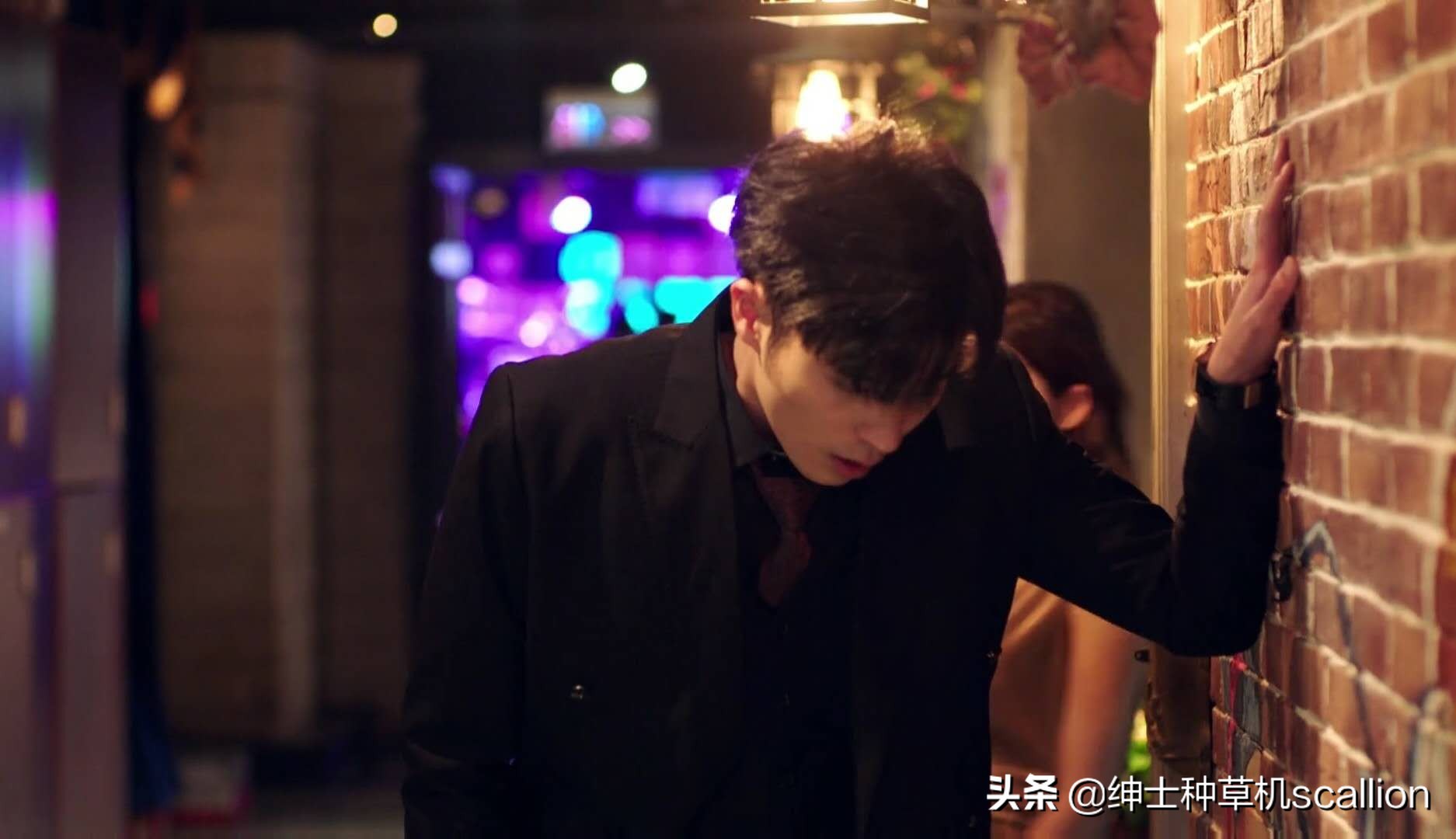 从影视剧看穿搭十一：万能的色调、高贵的象征——黑色衬衫