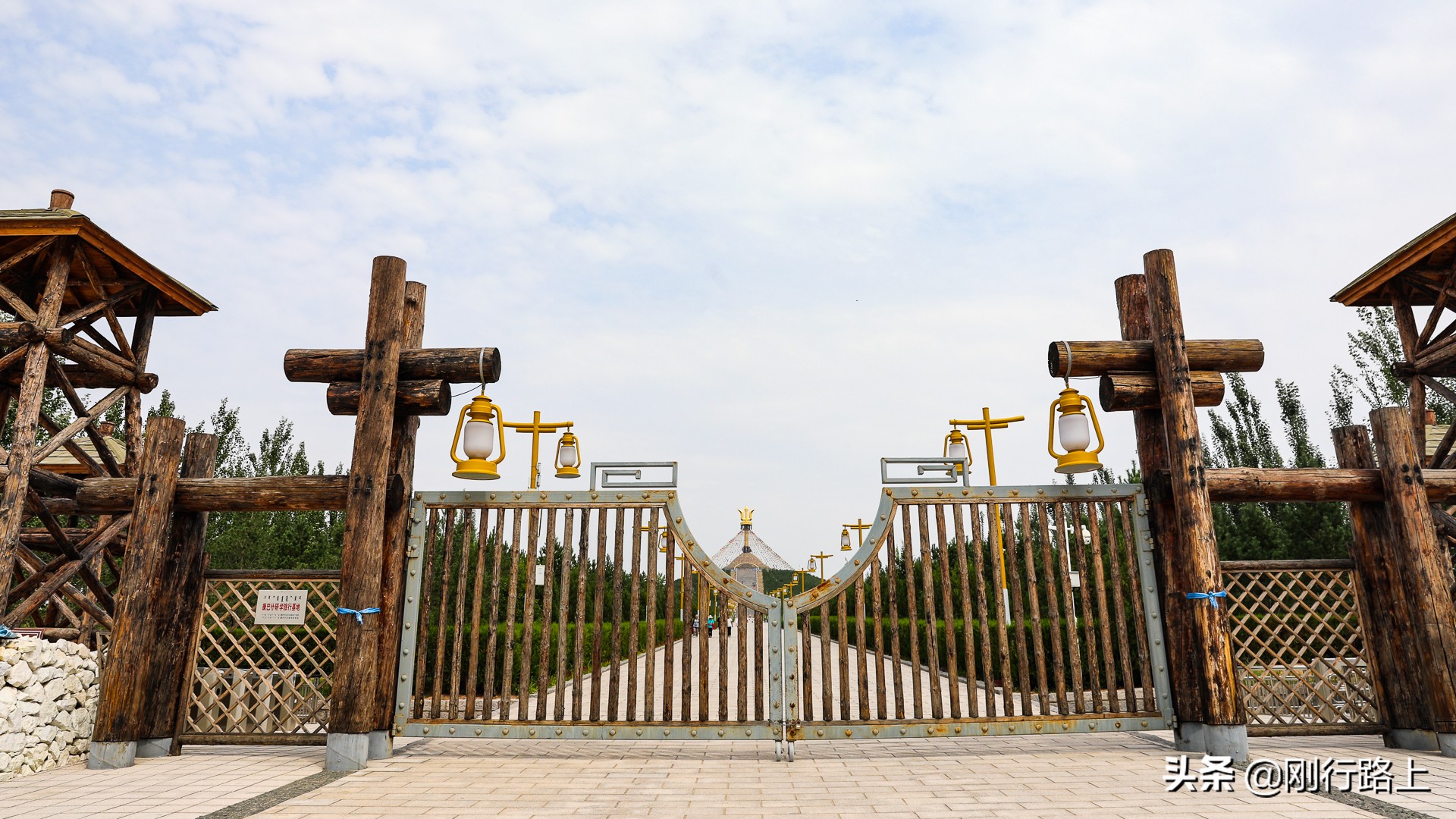 鄂尔多斯的伊克昭敖包,被誉为中国第一敖包,免费开放