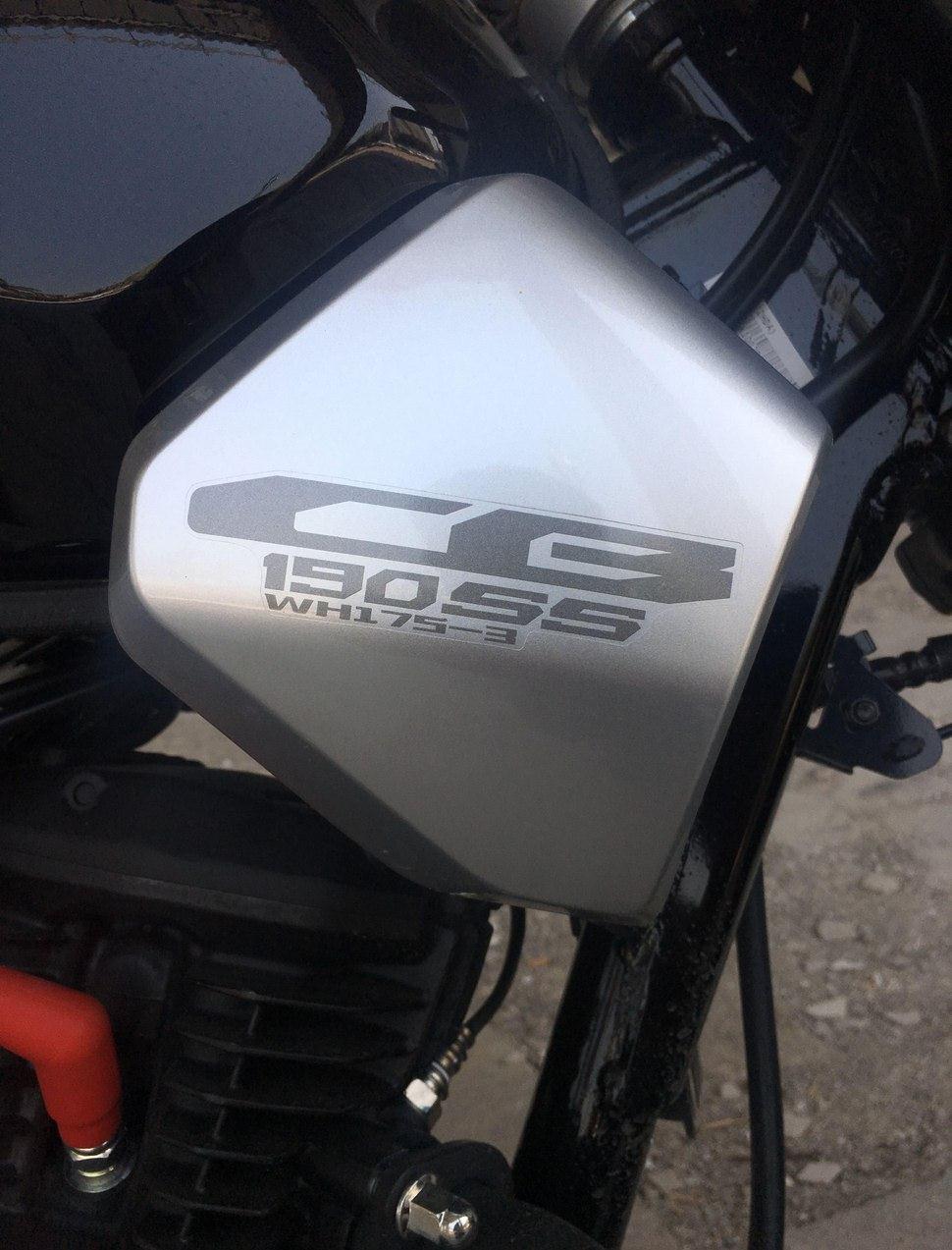 同事买了一辆日系车,同事买的摩托车