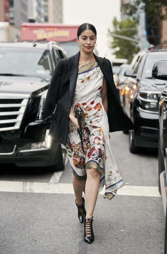 春天来了推荐一条成熟风的连衣裙,春季值得选择的几款连衣裙美到爆