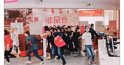 阿迪达斯运动鞋1099元,唯品仓运动鞋118元