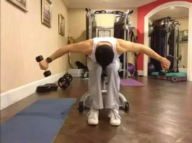 男士入门健身动作初学者教学,超简单男士健身方法分享