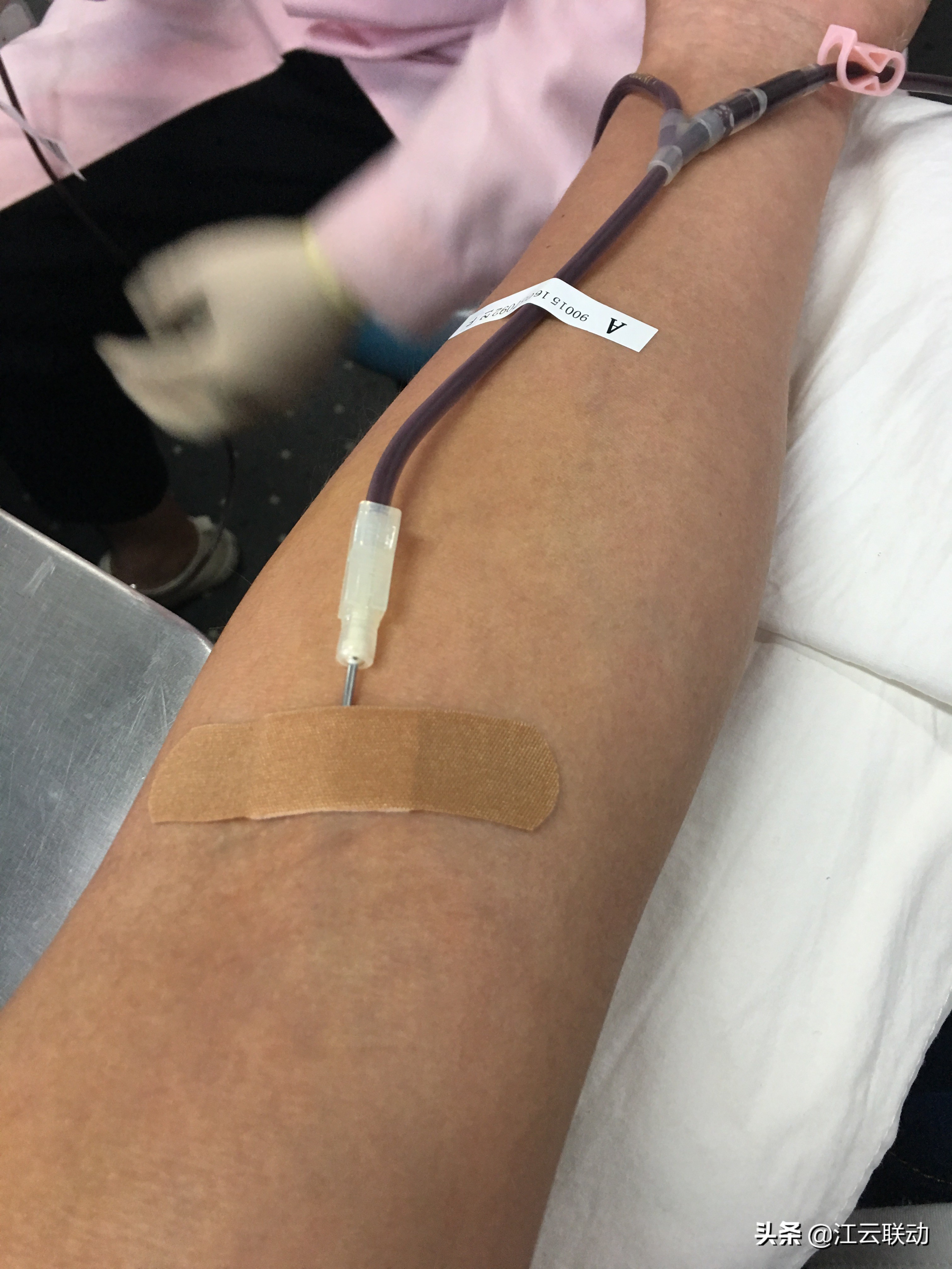 记：公司副总裁许景园先生14年不间断“无偿献血”——感动身边人