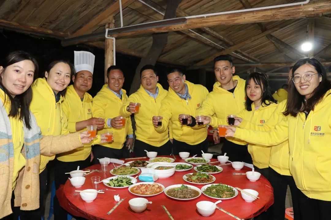 激情成就梦想汗水铸就成功,激情成就梦想团队铸就辉煌前言