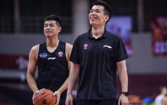 曝雅尼斯加盟山东男篮,全运会北京首钢男篮解立彬