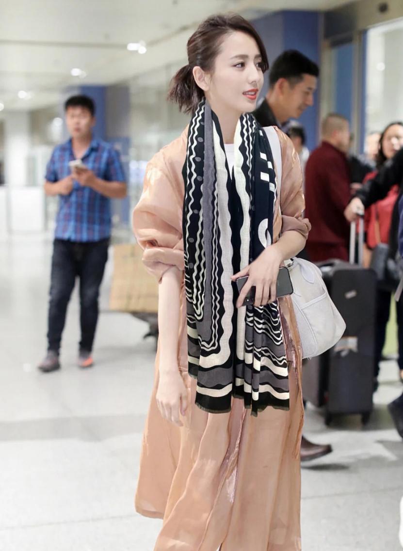 保暖又时尚的秋冬款围巾,围巾温暖又时髦的必备单品