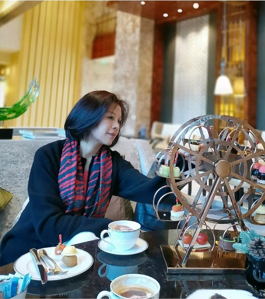 中老年如何穿搭显高级,60岁大妈怎样穿搭才显得有气质