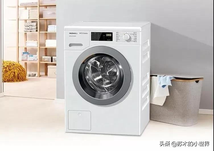 给你的衣服买瓶子香水,买不起衣服就买瓶香水吧