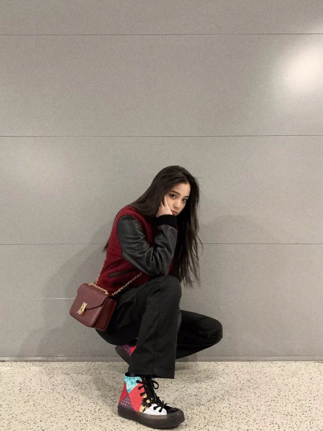 欧阳娜娜穿匡威经典款,匡威高帮帆布鞋欧阳娜娜