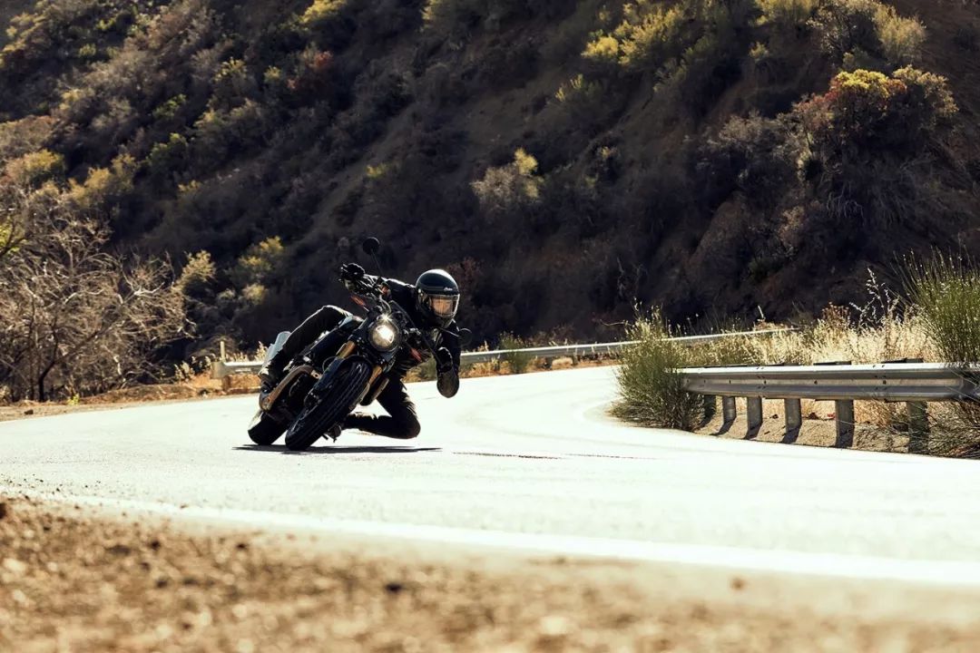 如此拉风的摩托车很有个性,既复古又有科技感的摩托车