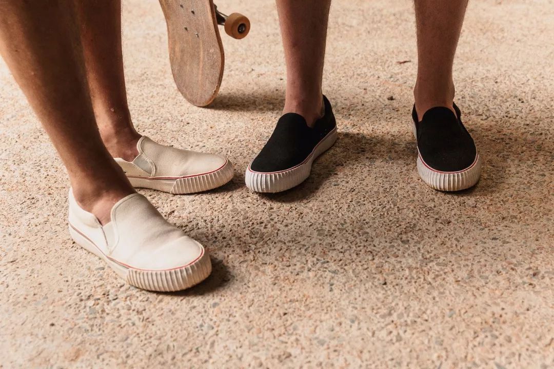 匡威帆布鞋和vans哪个好,匡威鞋和vans哪个更舒服