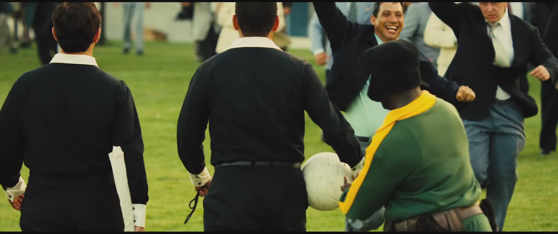 从贫民窟逆袭足球队,从贫民窟到足坛璀璨的巨星