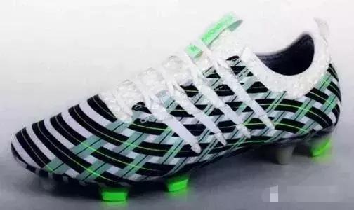 阿迪三叶草没有三道杠,阿迪达斯和三叶草会同时出现吗