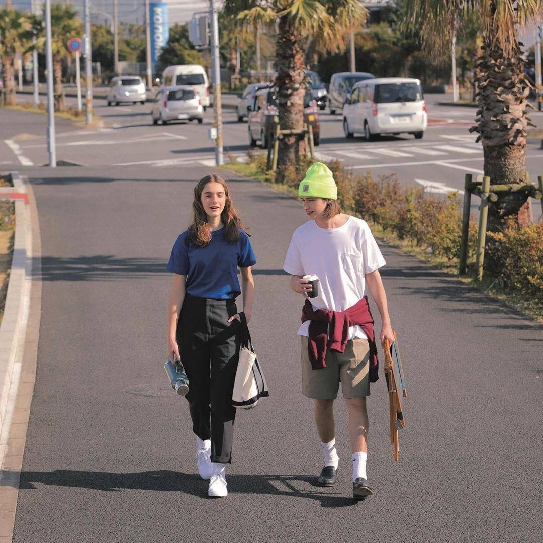 长腿袜怎么穿才更漂亮呢,今年流行的连脚袜穿搭