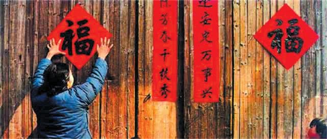 家有人戴孝过年能贴对联和福字吗,过年贴对联福字的时间