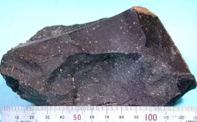 常见岩浆岩鉴别特征图片,常见岩浆岩的认识和鉴定实验报告